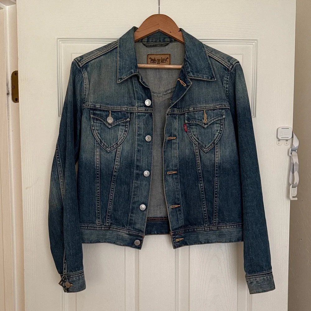Levi's Women's Classic Blue Jean Jacket - Picture 1 of 9
